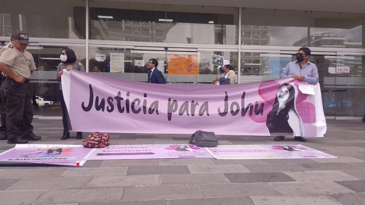 mar_glum's tweet photo. Hoy no están todas nuestras voces, porque desde la tumba no se puede gritar #JusiticiaparaJohu @FiscaliaEcuador https://t.co/W2GLn4WF7Q