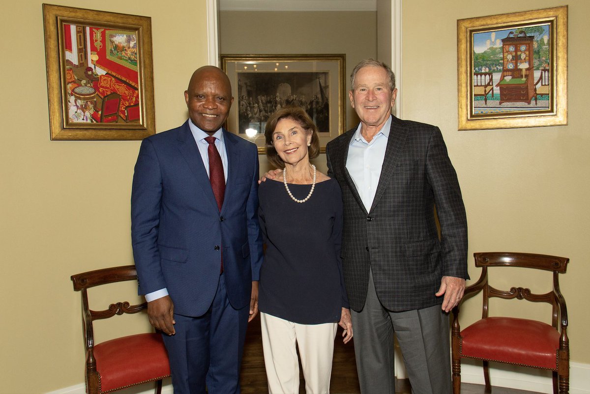 Last week, President and Mrs. @laurawbush welcomed Ambassador Dr. John Nkengasong, U.S. Global AIDS Coordinator and Special Representative for Health Diplomacy, to the George W. Bush Institute. In his role, Dr. @JNkengasong leads the U.S. @PEPFAR. ow.ly/Vyi450L0gvj