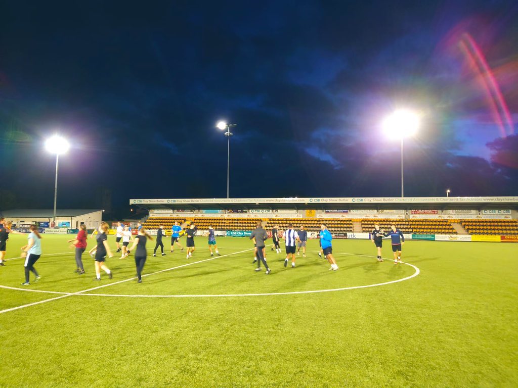 Academy_UWTSD's tweet photo. ACADEMI CHWARAEON PCYDDS | Pob Clwb⚽️
DIWRNOD1️⃣
🏃🏼♂️Pob ffocws #Clybiau Chwaraeon ar waith heno:
🏋️♂️#Cryfder a #Cyflyru
🏐#Pêl-rwyd technegol #Hyfforddiant
⚽️#Pêldroed #hyfforddiant technegol
🏉#Rygbi hyfforddiant technegol
👏🏻Niferoedd gwych ar gyfer ein chwaraeon #TEAM‼️ https://t.co/Z7LOAa5nFE