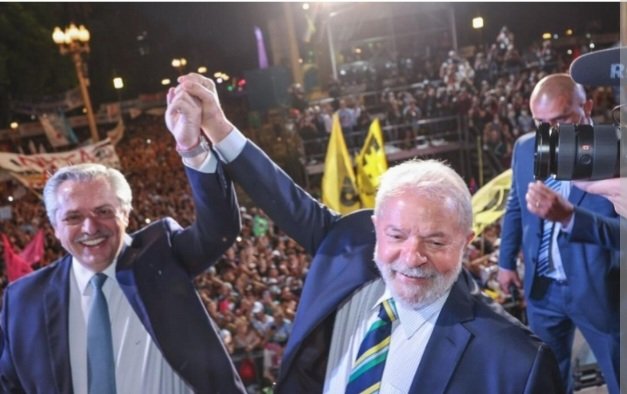 Retweet para darle una mano enorme a Bolsonaro!