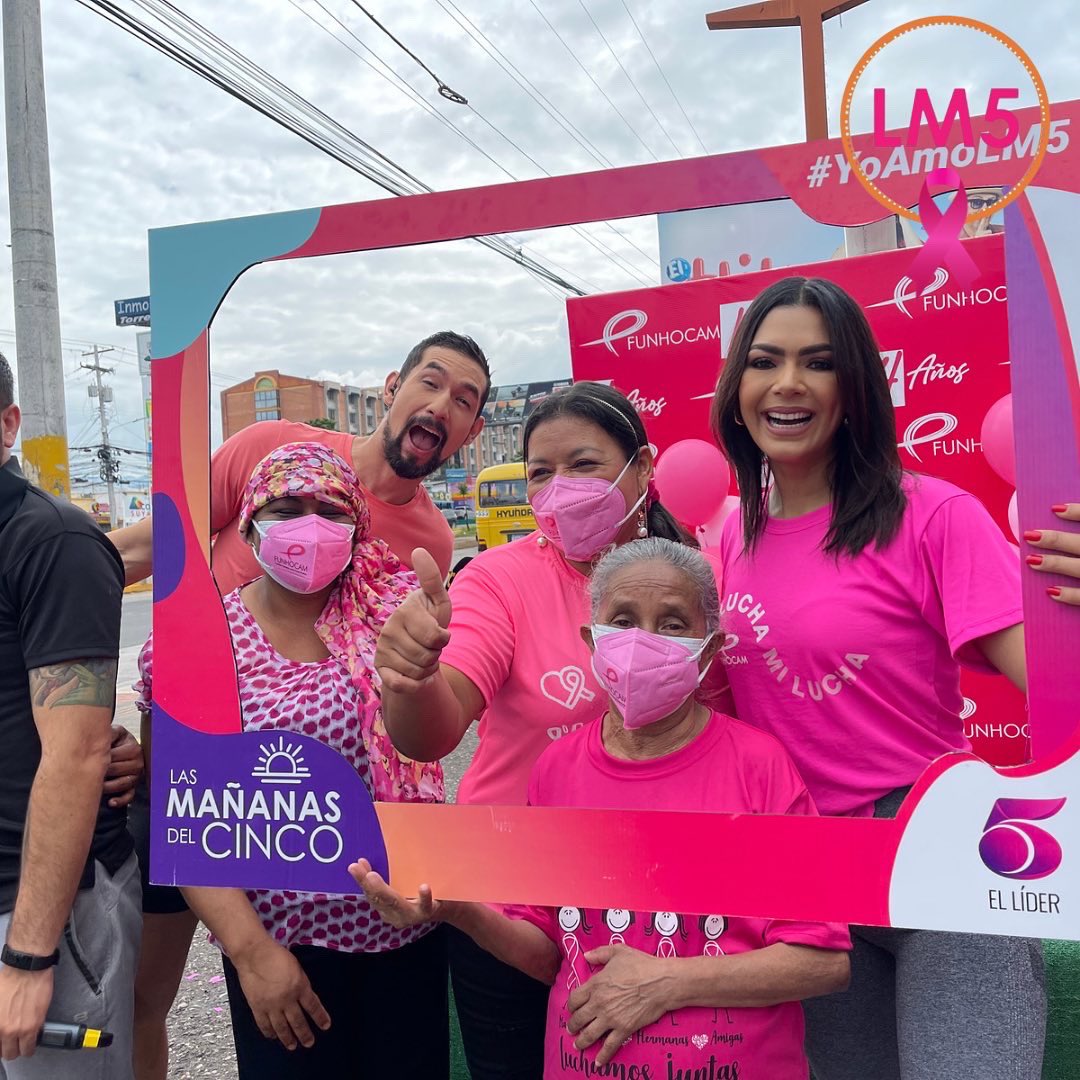 lasmananasdel5's tweet photo. Hoy en LM5 nos unimos a la causa rosa 🎀 contra el cáncer de mamá y junto a FUNHOCAM se disfrutó de un gran ambiente gracias al Zumba Rosa. 

#OctubreRosa #Honduras #MesRosa #OctubreLM5 #LM5 #YoAmoLM5 https://t.co/3jmnboIXN7