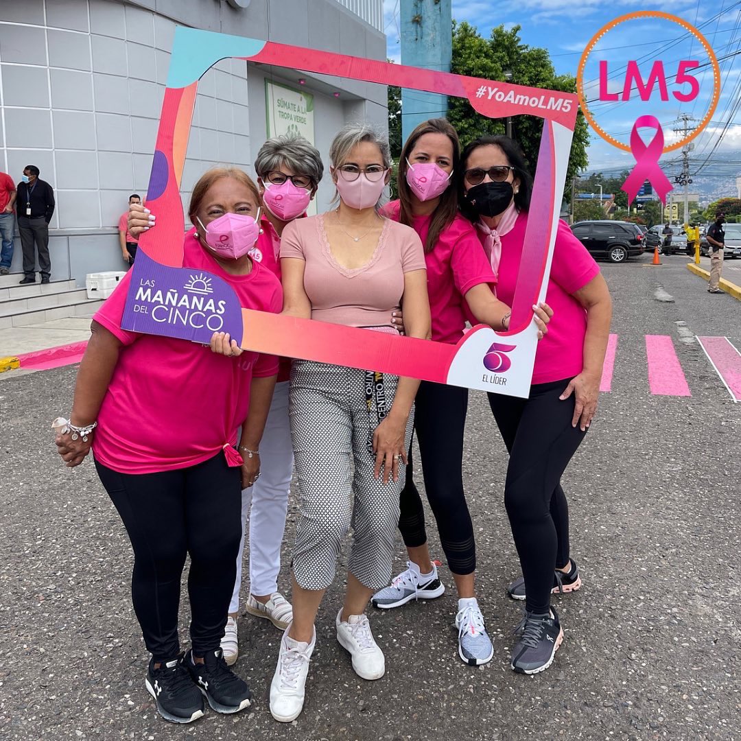 lasmananasdel5's tweet photo. Hoy en LM5 nos unimos a la causa rosa 🎀 contra el cáncer de mamá y junto a FUNHOCAM se disfrutó de un gran ambiente gracias al Zumba Rosa. 

#OctubreRosa #Honduras #MesRosa #OctubreLM5 #LM5 #YoAmoLM5 https://t.co/3jmnboIXN7