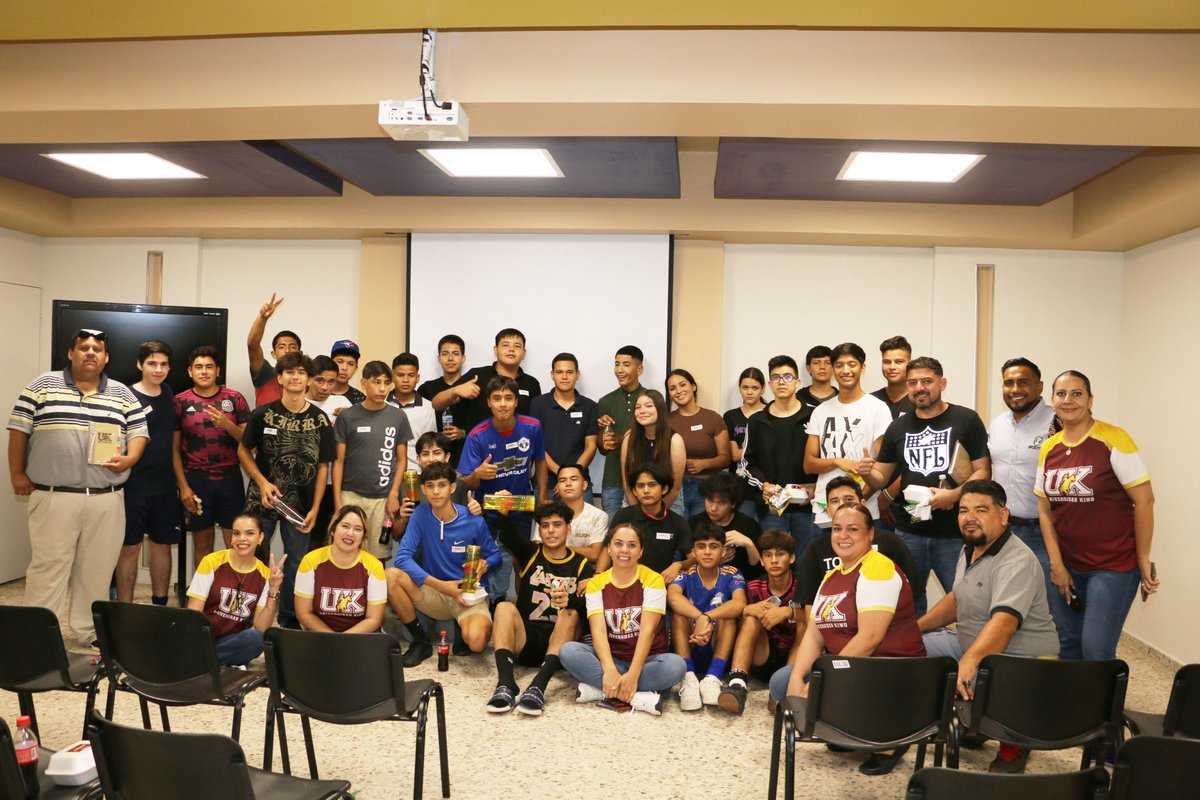 Recorrido en nuestra universidad para los alumnos de CECyTES Puerto Liberdad. 
¡Todos estaban emocionados de ver qué oportunidades les esperaban después de graduarse!👏
#SoloLosMejores #UniversidadKino #TuMejorOpción #Unikino #Universidad