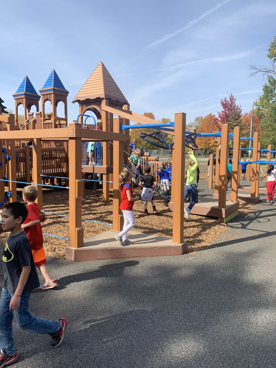 humboldt_elem's tweet photo. Wildcat Wonderland officially opened for our students today! What a great park for our community. Thanks to Clayton Vorland and the parks department for all of their hard work in the build. #gocats https://t.co/w73fBbWNR4