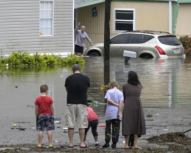 dealerosity's tweet photo. #HurricanIan 
Blessings and prayers for all dealing with losses from Hurricane Ian from our team at DEALEROSITY. https://t.co/Pc6m3PIwpv