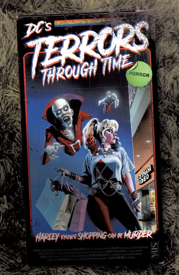 ComicsPromo's tweet photo. #MainstreamMonday

Nice retro VHS variant cover of a Halloween anthology out 11th Oct.

And I've been pinning for some Deadman!

#comics #comicbooks #dccomics #halloween https://t.co/j1GRqvHwv7