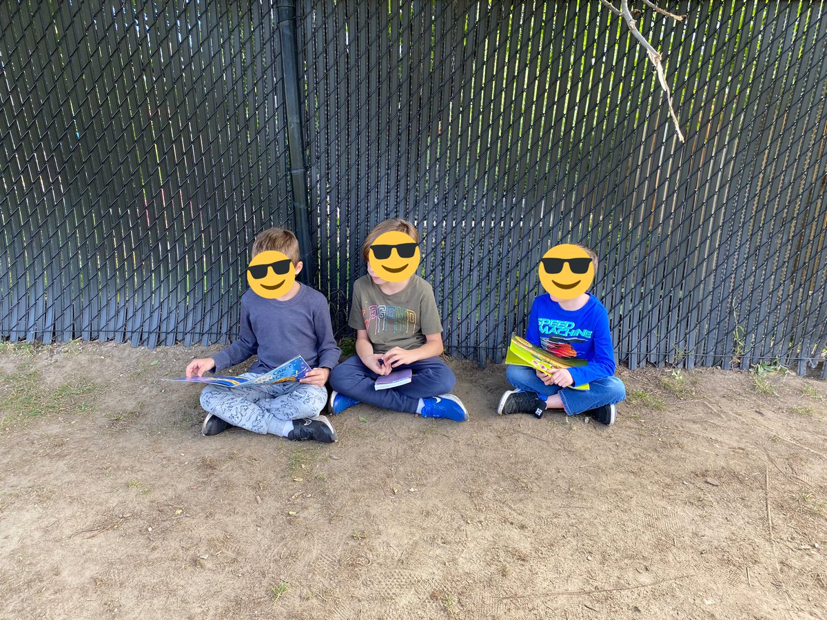 cathbern's tweet photo. Beautiful day to be out with our Grade 4 reading buddies. @LionsOvalPS @SCDSB_Schools @SCDSBLiteracy #getoutside #reading #grade2 https://t.co/G4ADsWBhmN
