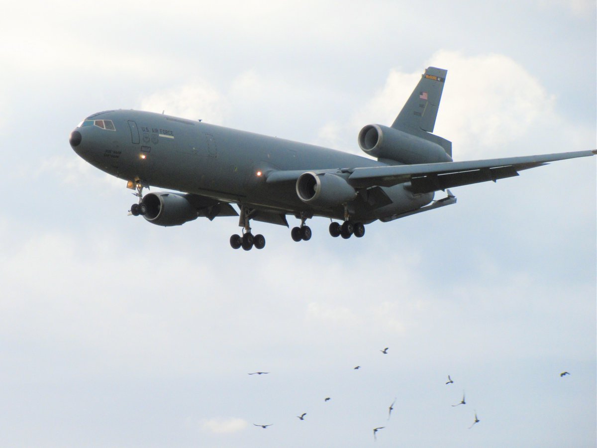 BloodyPolitics's tweet photo. Birds flying high, you know how I feel🎵

USAF KC10A #GOLD04 reg: 86-0032 looking good from McGuire AFB.

#avgeek #planespotting https://t.co/Exl6jIAuXc