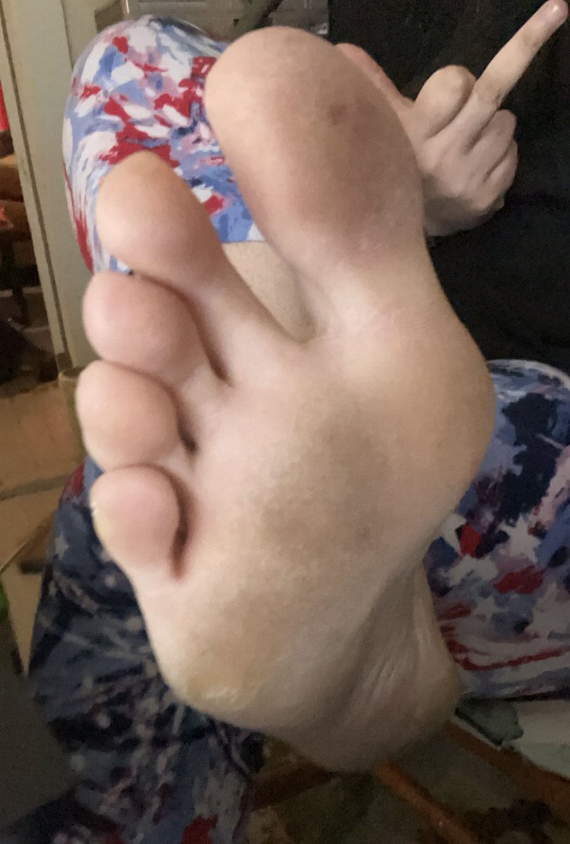 GoddessStacyxo's tweet photo. #DirtySoles and #LongToes what more could you ask for?💅🏻
Send and show how much you appreciate my #stinkyfeet 👣💸
#findon #footfetish #paypig #footworship #princesstoes #goddessfeet #humiliation #SoleLovers #higharches
#spoiledfeet #footgoddess #goddesslifestyle https://t.co/0NfshdNBAe