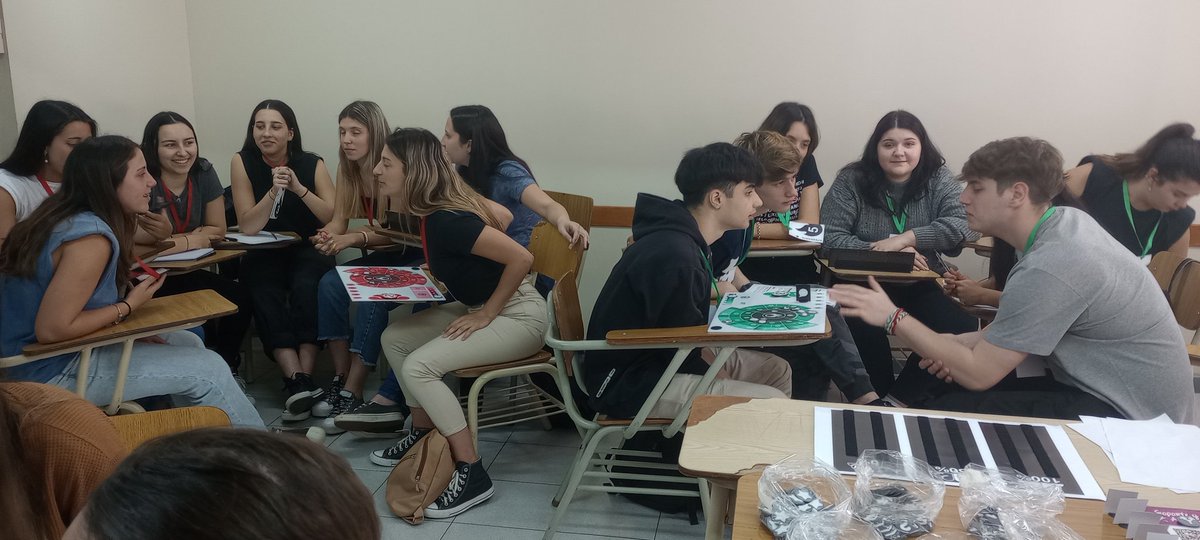 vanemaz's tweet photo. Doblete de #LudumProba con @contrapunto 🤓
Comenzó (maravillosamente) la etapa de testeos!

#UNR #LineUNR https://t.co/kA707PzNOG
