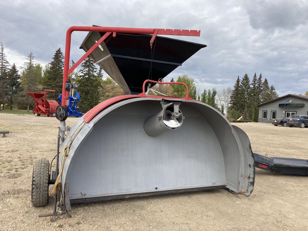 NeeraltaMfgInc's tweet photo. 2009 Pro 10' Grain Bagger with hopper & conveyor. 540 PTO. In good shape. #GrainBagger #ThinkOutsideTheBin https://t.co/zqF2ZunWUn
