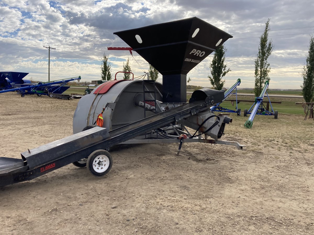 NeeraltaMfgInc's tweet photo. 2009 Pro 10' Grain Bagger with hopper & conveyor. 540 PTO. In good shape. #GrainBagger #ThinkOutsideTheBin https://t.co/zqF2ZunWUn