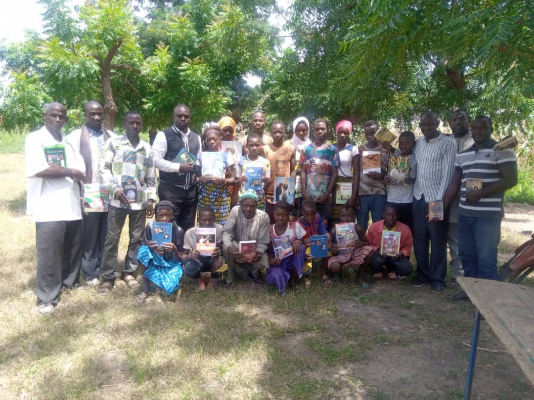 KoneFanta18's tweet photo. Cette expérience fut la plus belle!!!  À travers la communication, nous avons compris des choses de notre pays le Mali  que nous ignorons....! Nous sommes encore fier de nous même par la concrétisation de l’objectif de cette année @AgalyYATTARA @NourouBerthe https://t.co/B1Ert5Fvd9