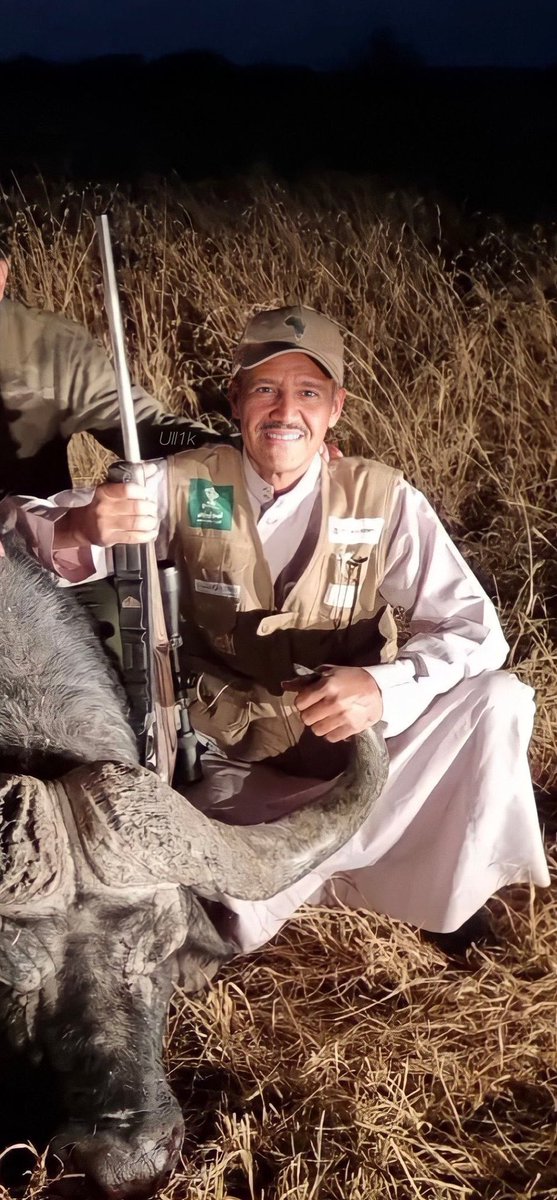 الفنان خالد عبدالرحمن مع فريسته.