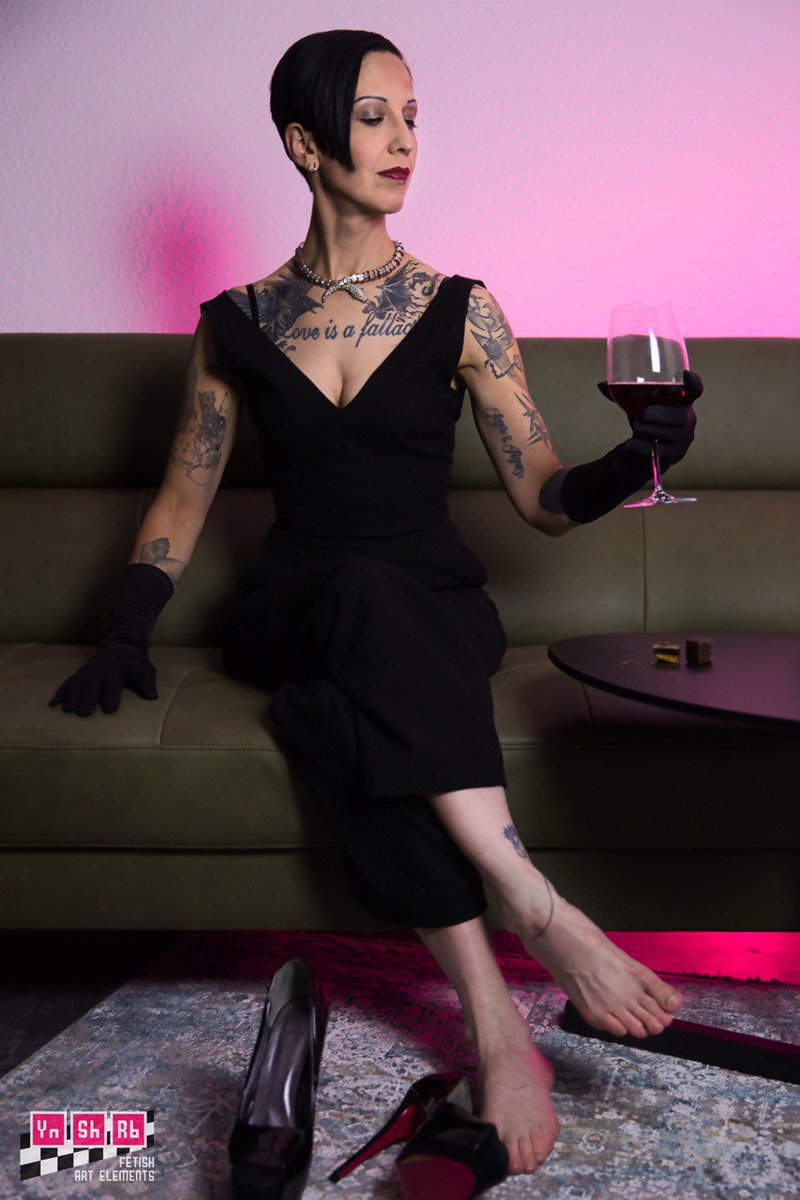 Und du meinst, das hast du dir wirklich verdient, du kleines …     Pralinchen?