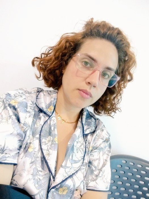 Bañadita peeero,me dió pereza peinarme para venir al médico.