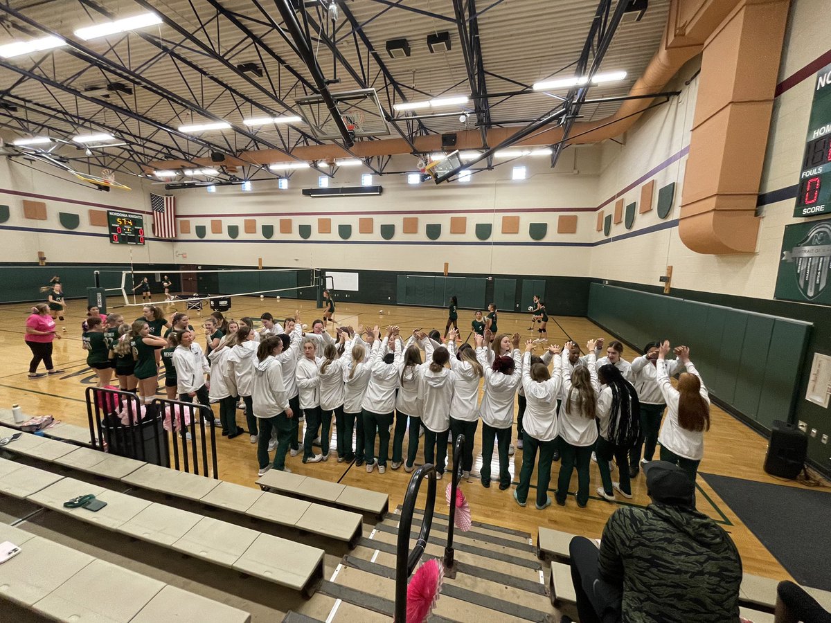 Supporting our middle school team today during their breast cancer awareness match! Go knights 
 💕🤍🏐