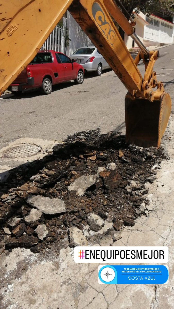 AcCostaazul's tweet photo. #EnEquipoEsMejor
📣📣📣
La Dirección de Maquinaria Pesada inició los trabajos  de rehabilitación de concreto hidráulico en las calles David Porter y Horacio Nelson en nuestro fraccionamiento #costaazul #Acapulco 

#todossomoscostaazul
#sinergia
#comunidad
#Guerrero https://t.co/546xUUTOmd