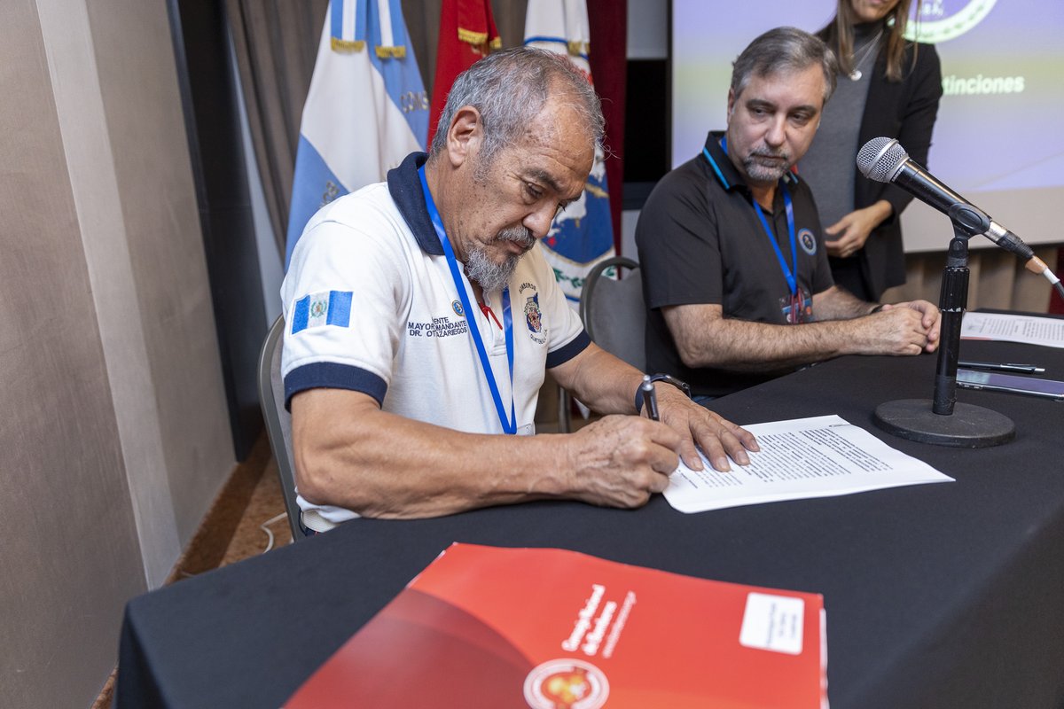 BomberosOBA's tweet photo. #EntraEnAcción 

En el marco de la #AsambleaOBA2022, firmamos los convenios para la implementación del "Programa de Lesiones no Intencionadas" #PPLNI con #NuestrosMiembros @fbvpcba, @lafederacionfabvpba, @BomberosSantaFe, @CBMDoccidente, @BomberosGYE, @BCBRP y @DNdeBomberosUy. https://t.co/YlIQ5uRdAN
