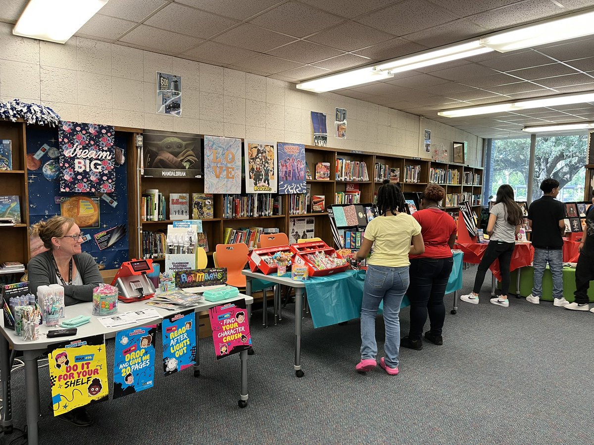 md_shelton's tweet photo. My students checking out the book fair! @AldineMS_AISD @SPeralta_AMS @MrRob_AISD #AMSColts #AMS_History #AMS_TX_History #AldineConnected https://t.co/B6EnUem6AY