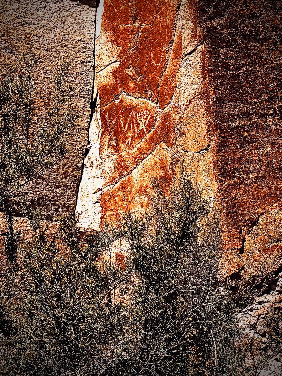 rich_olsen's tweet photo. When you find petroglyphs deep in the red desert and decide to add it to your photography resume.  I feel alive in great moments like this!  Life is an adventure! #adventure #petroglyphs https://t.co/BW7Tj6NviO