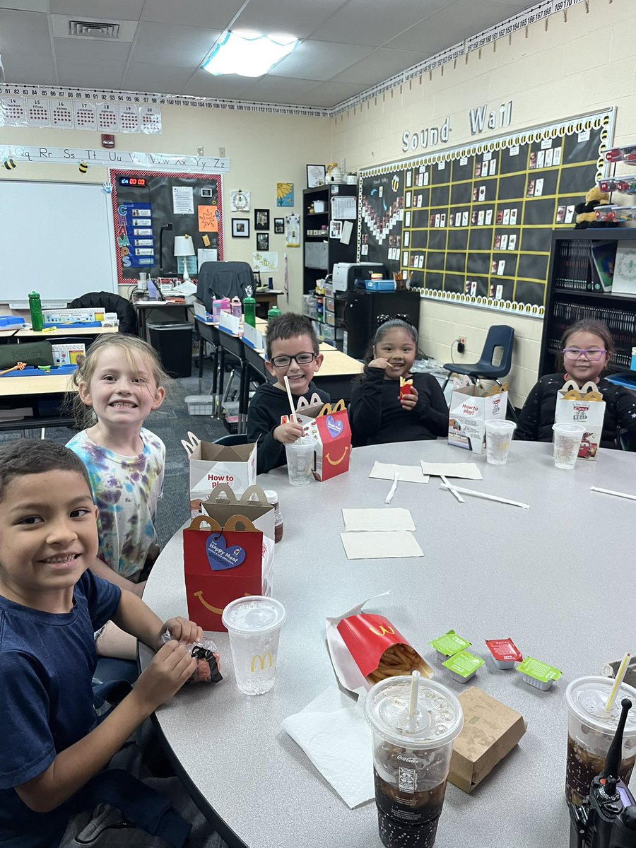 My lunch buddies today! Congratulations on earning McDonald’s! <a href="/IrvingElementa1/">Irving Elementary USD 259</a> #irvingshines