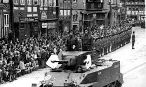 lomas_sean's tweet photo. @RedFiveModels @WeHaveWaysPod @almurray @James1940 3/2, sorry this is all a bit Spanish Inquisition 🤣. Photos below to add to confusion. 1 - postwar SRY parade, tank allegedly called Issum. 2 - a Stuart V in Normandy (not SRY but to illustrate use) and 3 - pic from James’ book. Note the sloping armour and flat engine deck. https://t.co/cDJ2rBd7Un