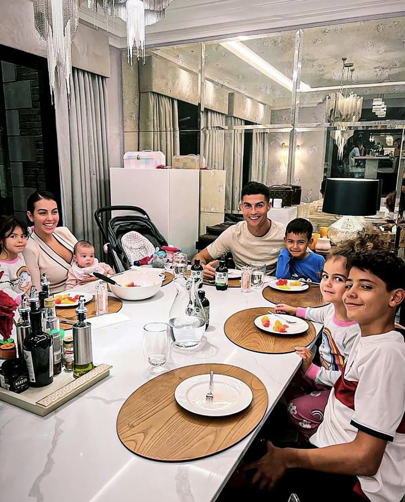 433's tweet image. Family time 💛