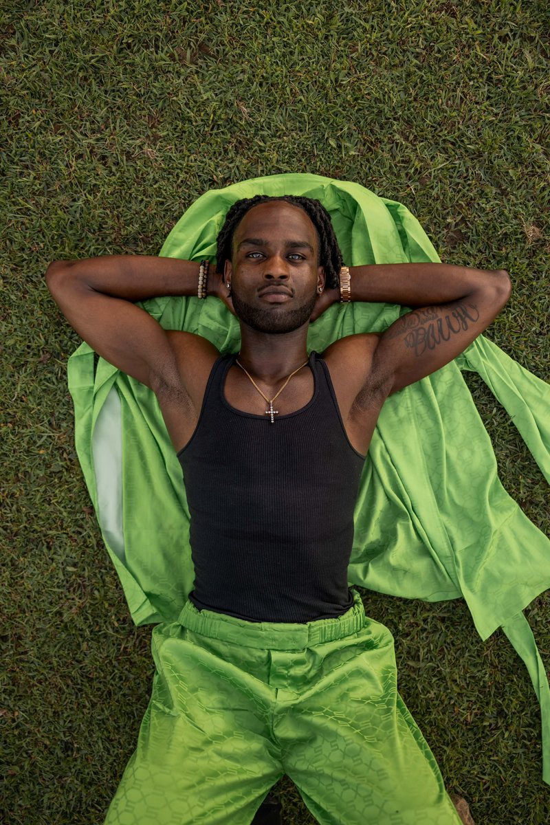 ItsStyleon's tweet photo. A Photographer’s Dream 💜💚 #GodDid #SavageXFenty #Model #SexSymbol https://t.co/AtgTep2sn3