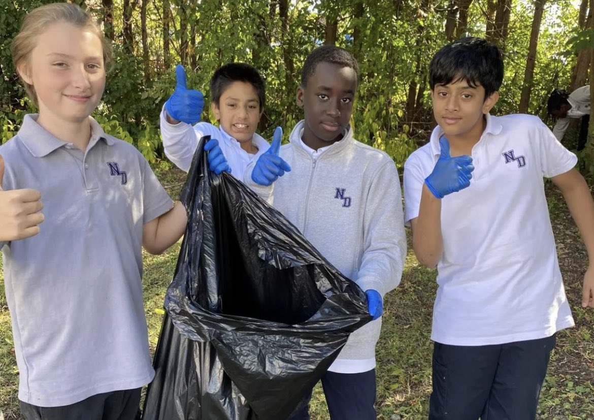 NotreDameOCSB's tweet photo. Thank you @MmeMCrawford for organizing our grade 7s so that they could participate in Clean The Capital this afternoon 🗑 #ThisIsND #CleanTheCaptial #OcsbJoy 🦅 https://t.co/1mTTv3GJCq