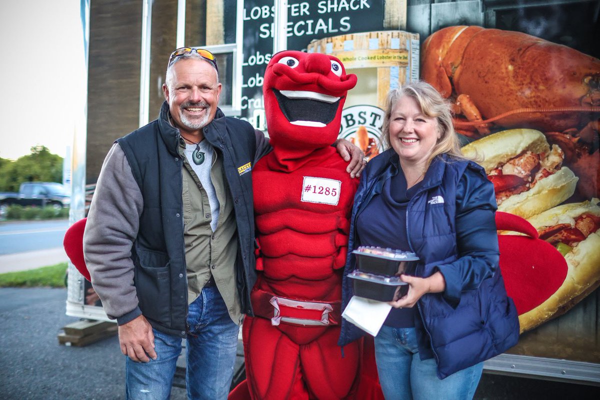 Have you met Tony Sampson who is the Captain for Salty Dog Sea Tours? N ow is the time! We are happy to say that Tony huge fan of Lobster Made Easy and we were ecstatic to hear that he served our lobster on one of his tours around Oak Island a few weeks ago… and they loved it!