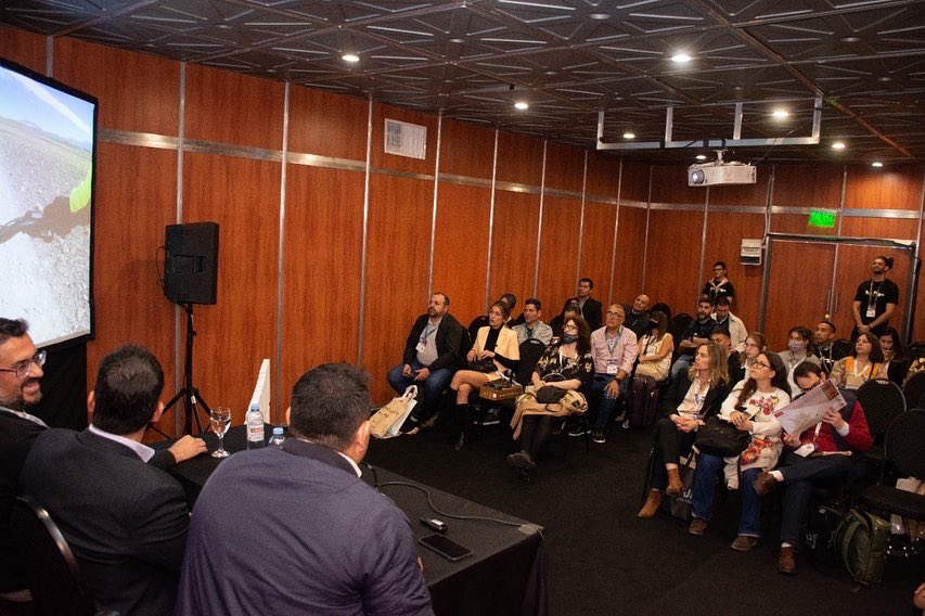 joserosaok's tweet photo. La Rioja siempre sorprende con grandes aventuras y experiencias a quienes nos visitan. Hoy con el equipo de la @SecTurLaRioja presentamos en la @feriadeturismo “Nuevas Rutas de Aventuras en La Rioja” con el fin de acrecentar la oferta de turismo aventura de la provincia. https://t.co/tVZsRpshzK