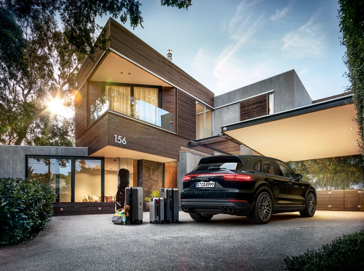 PorscheCenterPR's tweet photo. Sin sacrificar la comodidad de un SUV familiar, el #Cayenne te ofrece toda la deportividad que esperas de un Porsche. Reserva tu unidad en #PorscheCenterPuertoRico. https://t.co/hMSGg5h8d8