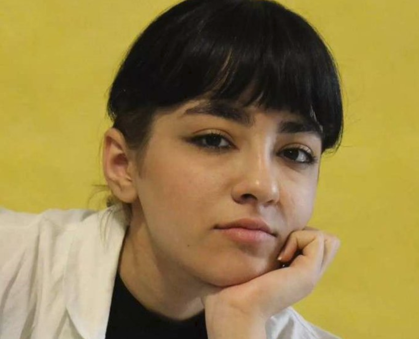 SelmarSchuelein's tweet photo. #nika_shahkarami, 17 Jahre jung. 11 Tage lang nach der Demo vermisst. Letzte Worte an Tante: dass Sicherheitskräfte hinter ihr her seien. Jetzt wurde ihr lebloser Körper der Familie übergeben. Nase &amp; Schädel zertrümmert. Sie wurde heute an ihrem Geburtstag beerdigt. 
#Mahsa_Amini https://t.co/pnWrT6ApRo