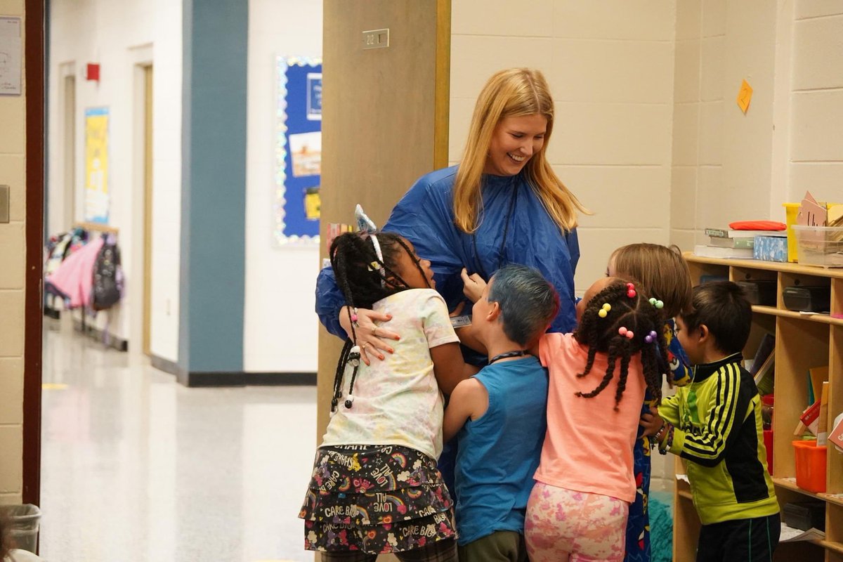 AVLCitySchools's tweet photo. You can certainly feel the love in Miss Maggie's classroom!
@HallFletcherAVL
#ACSCougarPride
#TheHFEDifference https://t.co/zp7mBUqivn