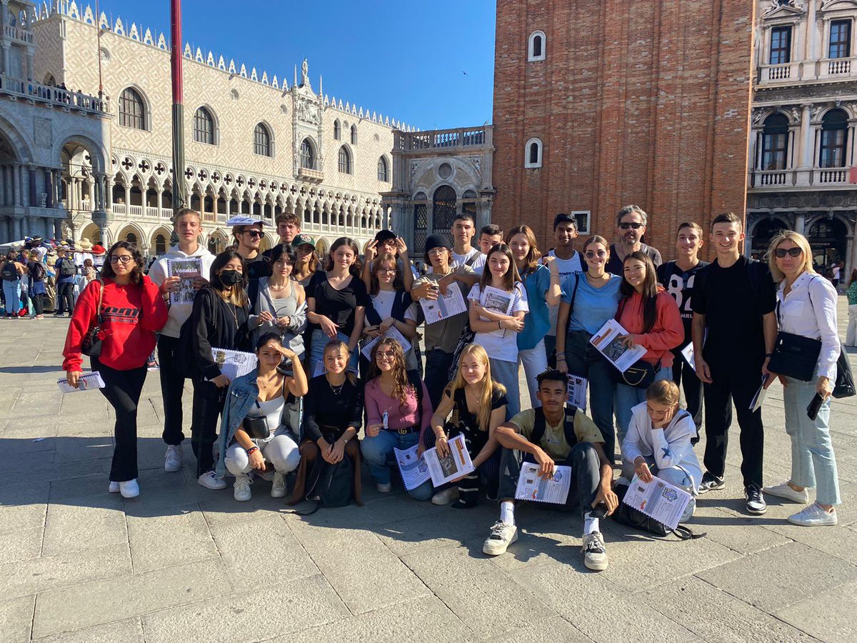 JGCniceart's tweet photo. Terminale #ArtsPlastiques du lycée Albert 1er Monaco. Nous voilà à Venizia pour une semaine. Demain la biennale d’art contemporain : de véritable « course artistique » pour leurs prochaines pratiques du bac ! @GvtMonaco @CroisonnierH @igartsplastique https://t.co/49PNv4oyYL