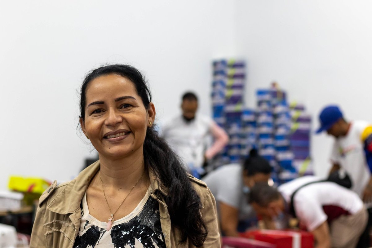 mineducacion_ve's tweet photo. ¡Un compromiso que crece! 
 
El bienestar de nuestro equipo es prioridad. La Feria del Calzado para los/las docentes llegó a la zona central y continuará con éxito en todo el país.
 
Los beneficios colectivos nos enorgullecen.

@NicolasMaduro

#3Oct
#JuntosRegresaremosALaEscuela https://t.co/9ZL3pWAlOa