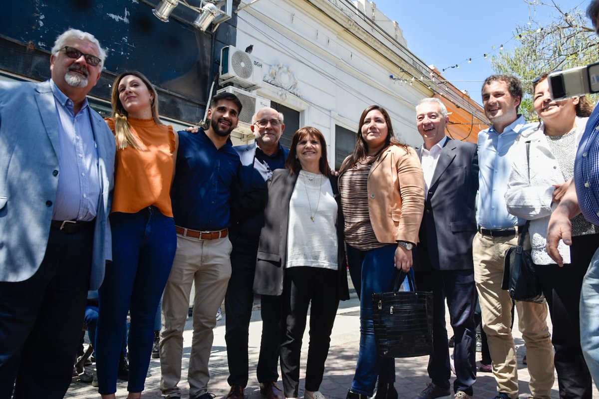 PatoBullrich's tweet photo. “Nuestro compromiso es gobernar sin miedo y ponerle coraje al verdadero cambio que necesitan los argentinos".

Junto a los senadores, diputados y legisladores catamarqueños trabajamos con fuerza por un cambio que sea federal y con una mirada integral del país. https://t.co/i5n7EqVQ0d