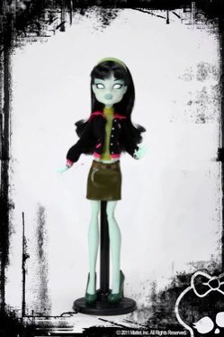 scaritage's tweet photo. Generation 1 San Diego Comic Con exclusive Scarah Screams prototype vs final product https://t.co/RJJN0DXMUB