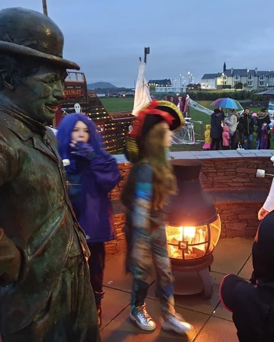 🎃Halloween in Waterville! 🧛‍♂️
🗓️ Oct 28th - Nov 2nd 
👻 Shipwrecked with a twist ! 
#LetWatervilleBlowYouAway
#VisitWaterville
#RingofKerry
#SkelligCoast 
#Wildatlanticway #Watervilleireland
#Explorethekingdom
#DiscoverKerry
#anturasmor