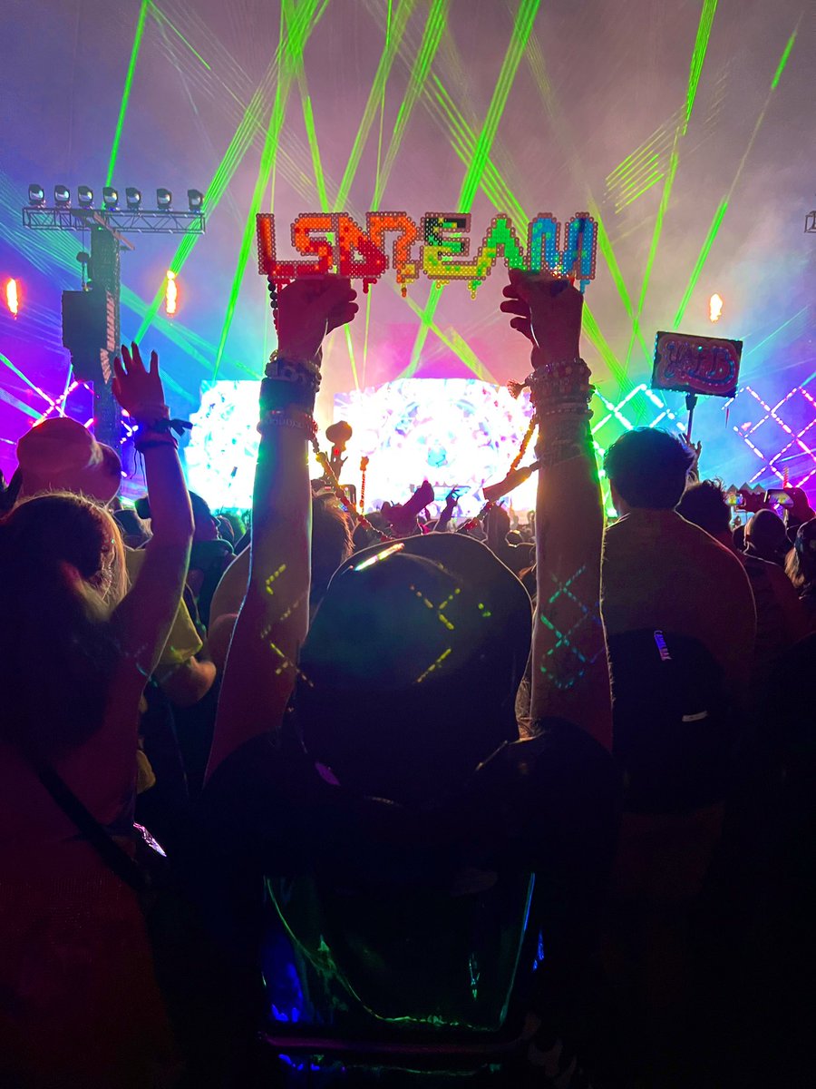 kellysavv's tweet photo. if you were at @lsdream’s set at Wakaan &amp; think you saw me on the big screen, yes you did 😭 meeting Sami &amp; getting to be part of this special project  meant the world to me. never met a soul with energy like yours. thank you for giving me a reason to keep going &amp; never give up✨ https://t.co/4jeEbqqTDd