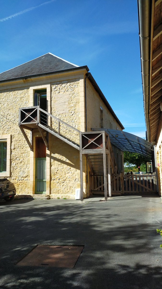 tormotalens's tweet photo. #ErasmusPlus   #NESTTproject JobShadowing a l'école Saint André d'Allas. Sarlat-la-Caneda (França)@GVA_Cefire @GVAeducacio #CEFIREXàtiva   #CEFIREambitPLG @sepiegob @Socmarin @AndreuColomer https://t.co/mzwYcRxOdd