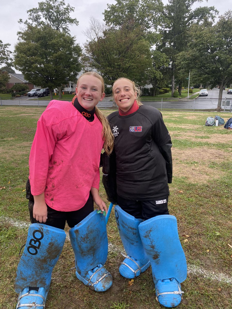 MrsCamGC's tweet image. Rain or shine, it’s always a beautiful day for some field hockey - and the  #GCJVFH goalies don’t mess around!!! #HEYRED @GC_ATHLETICS_ @Garden_City_HS