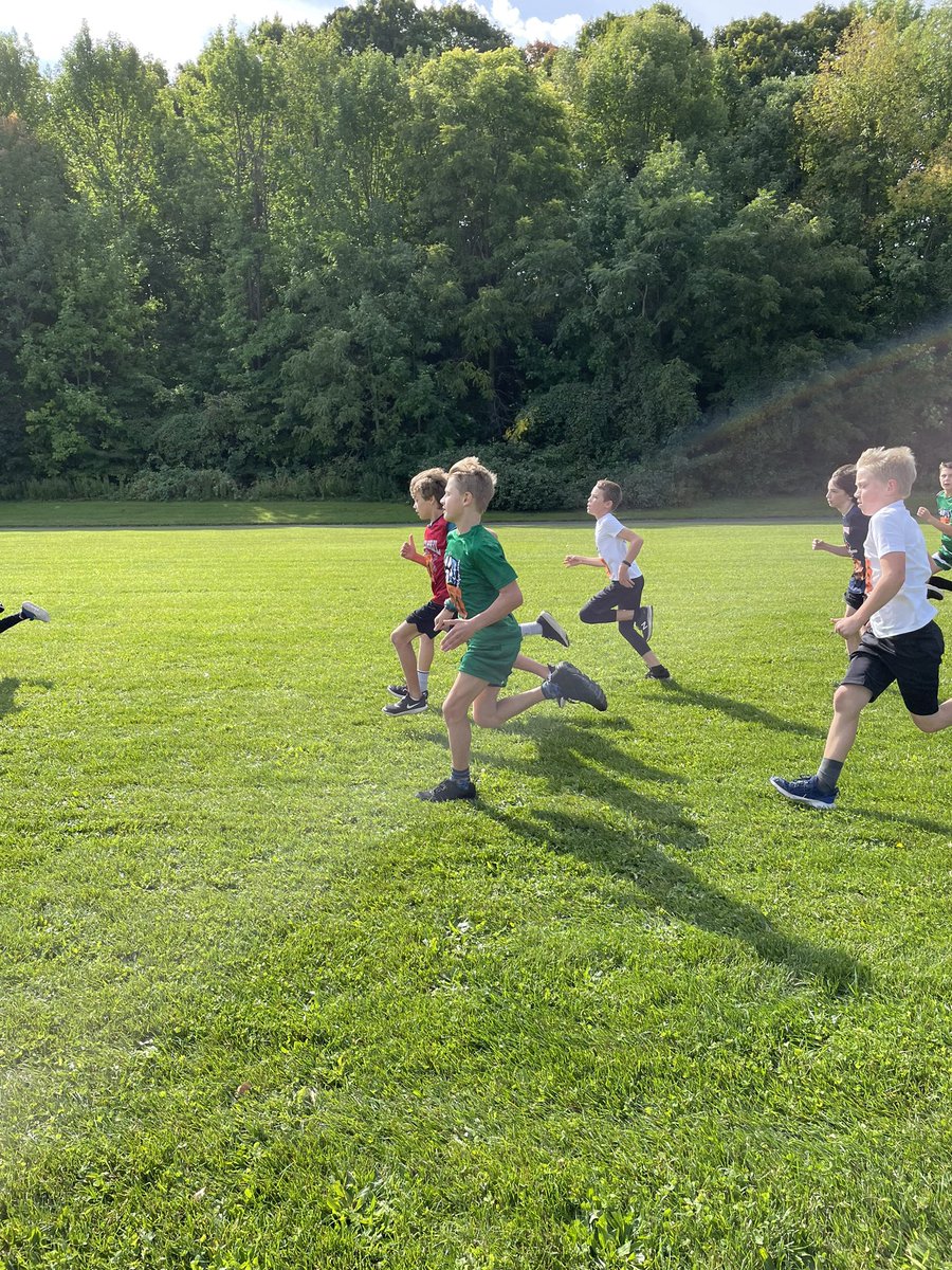 mousadri's tweet photo. Félicitations à notre équipe de course de fond qui a participé à la course des Coyotes à Meaford samedi! Les athlètes ont pu porter le nouveau uniform sportif pour la première fois! @ECStDSavio @sharirobitaille https://t.co/D9dlXCjg7h