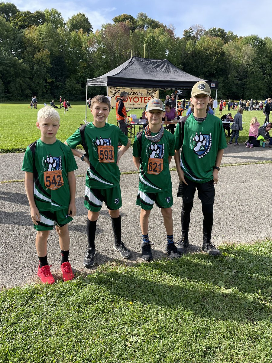 mousadri's tweet photo. Félicitations à notre équipe de course de fond qui a participé à la course des Coyotes à Meaford samedi! Les athlètes ont pu porter le nouveau uniform sportif pour la première fois! @ECStDSavio @sharirobitaille https://t.co/D9dlXCjg7h