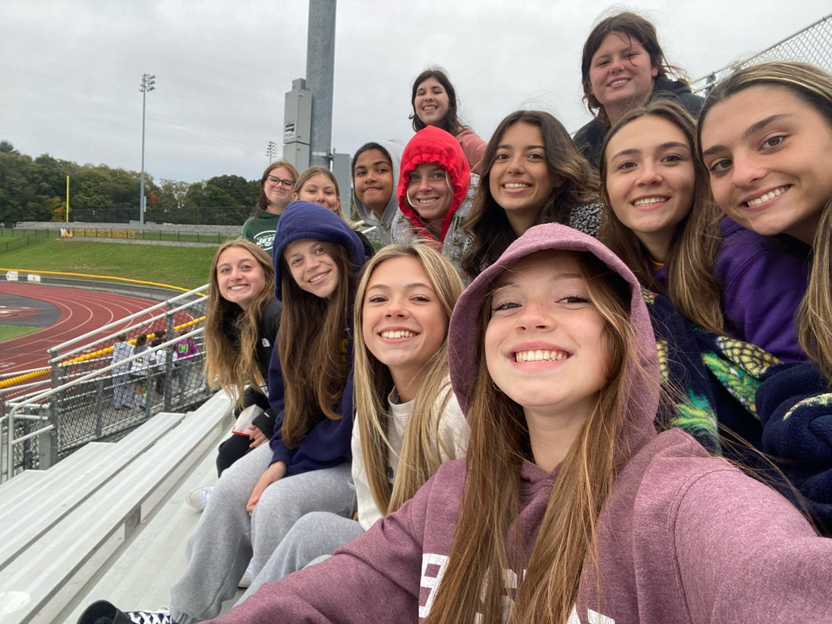 panas_fh's tweet photo. Came to cheer on @lakelandfh as they took on Greeley today!! 💙💛💚💛🏑 #cametosupport #letsgohornets https://t.co/KCWaSLuPvA
