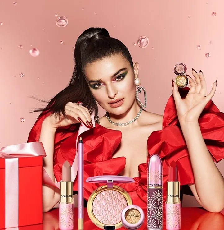 MariaPSparkles's tweet photo. Have a #MACHoliday with #MACBubblesAndBows 🟣🎀🟣 @MACcosmetics
🟣🎀🟣
#maccosmetics #MAC #cosmetics #holiday2022 #holiday #makeup #makeupartist #mua #newmakeup #makeuplover #makeuplooks #makeupblog #beautyblogusa #beautyblog #beauty #holidaymakeup https://t.co/CcUPL4l2SR
