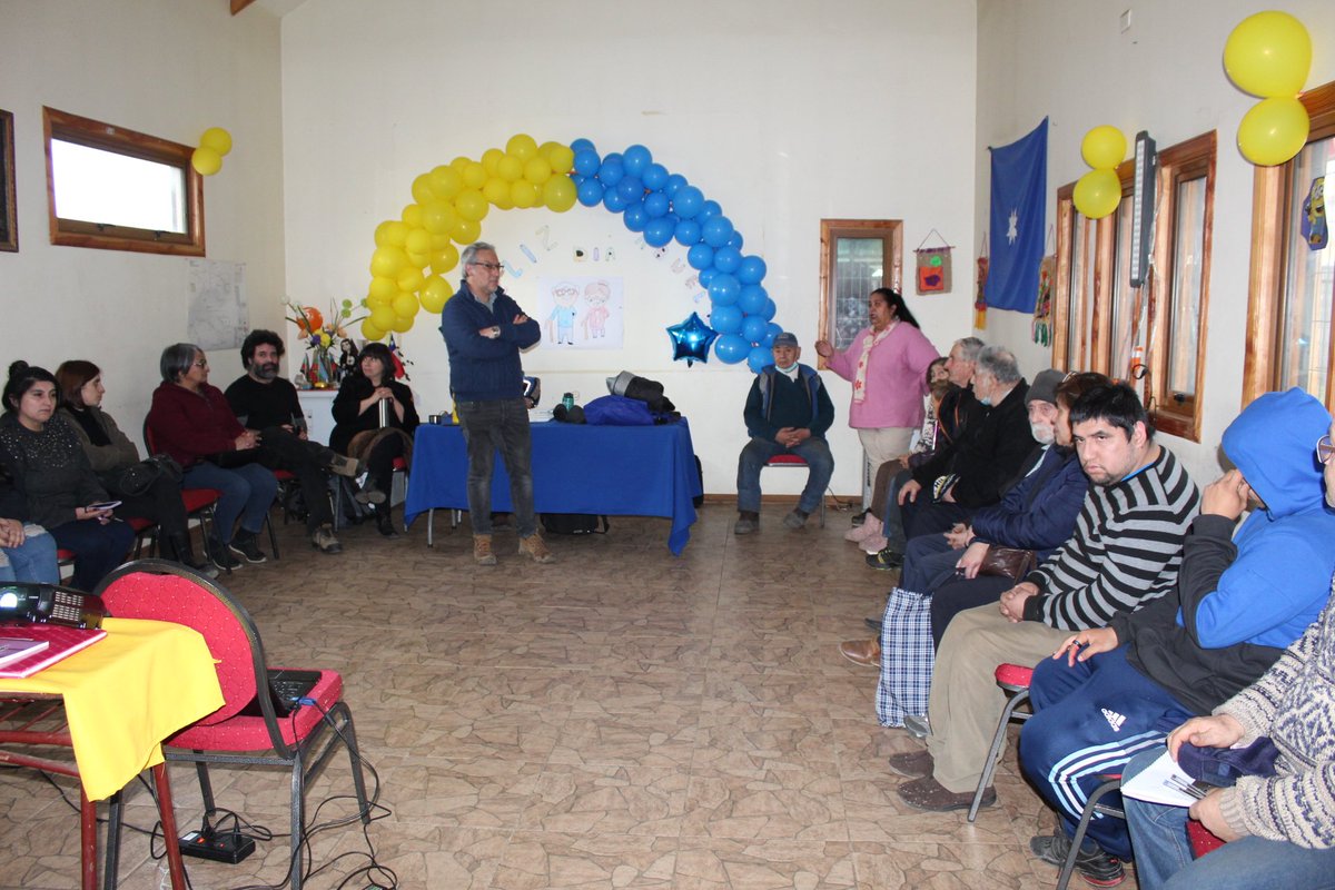 RedClimatica's tweet image. En la Junta de Vecinos de la población Clotario Blest de #Coyhaique iniciamos nuestras presentaciones del proyecto de investigación “Análisis Ambiental de Abatimiento de Material Particulado”. Este martes se realizará en pobl. Pablo Neruda. #ciep2022 #Uach