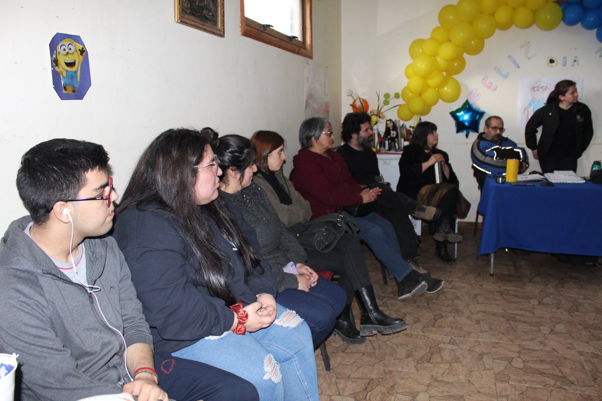 RedClimatica's tweet image. En la Junta de Vecinos de la población Clotario Blest de #Coyhaique iniciamos nuestras presentaciones del proyecto de investigación “Análisis Ambiental de Abatimiento de Material Particulado”. Este martes se realizará en pobl. Pablo Neruda. #ciep2022 #Uach