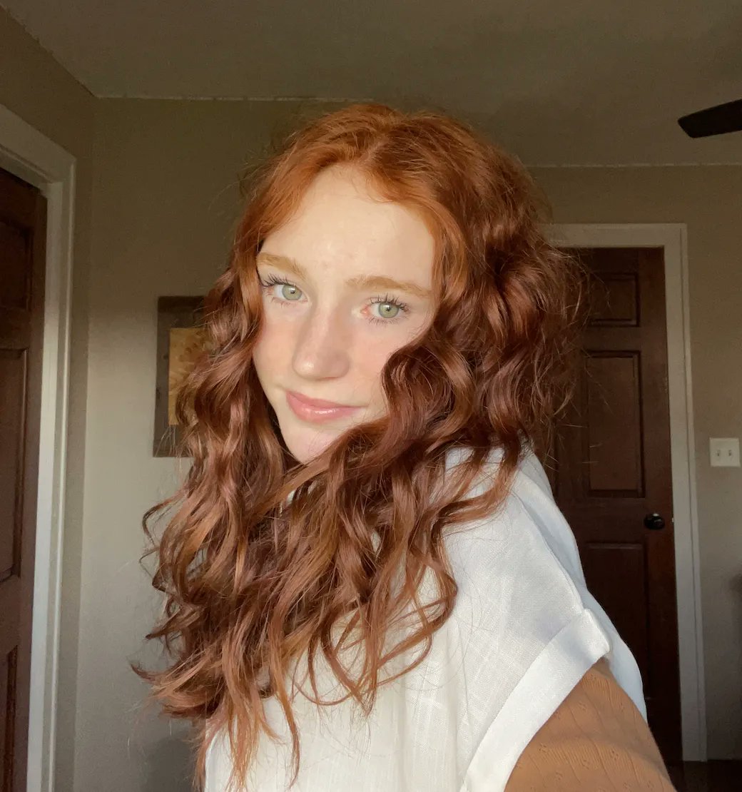 HowToBeARedhead's tweet photo. Holly is the #RedheadoftheWeek. "I love the color green and it looks awesome with red hair so I can wear it all the time! Also, my best friend has red hair so we are unique together." 👩🦰
Submit your photo to be featured: https://t.co/oqoDVEavYv https://t.co/vwR7P80pun